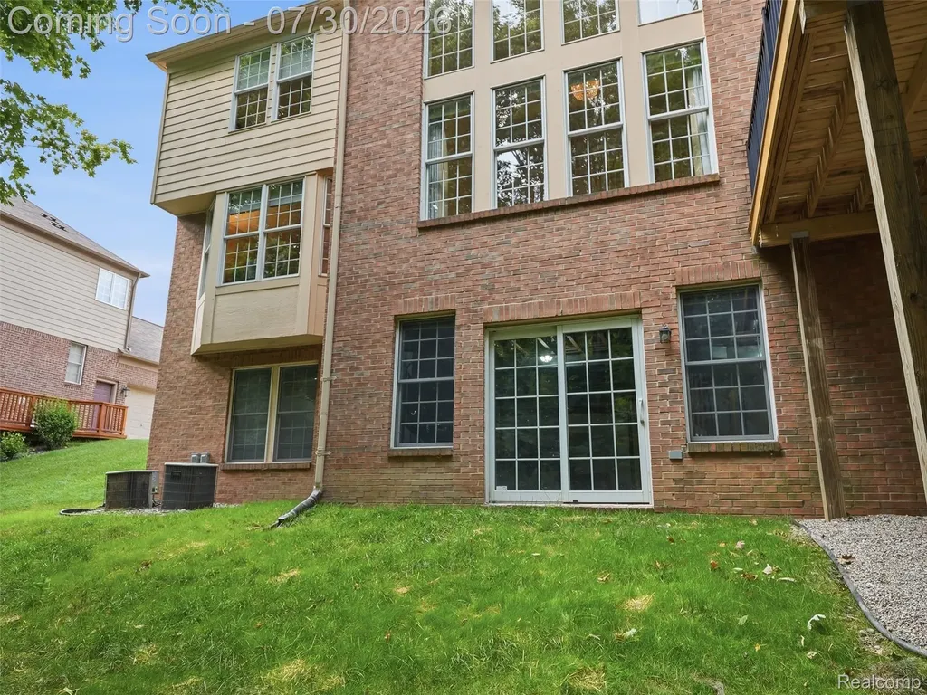 7025 Yorkshire Court West Bloomfield Charter Township MI 48322