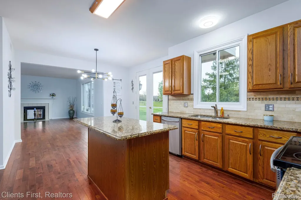 45498 Muirfield Drive Canton Charter Township MI 48188