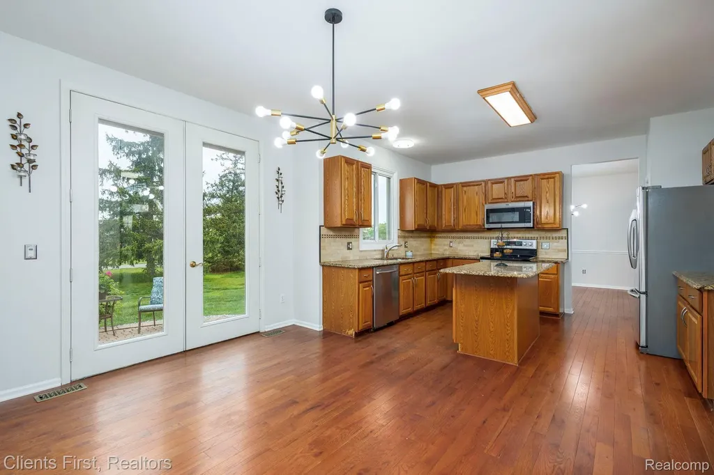 45498 Muirfield Drive Canton Charter Township MI 48188