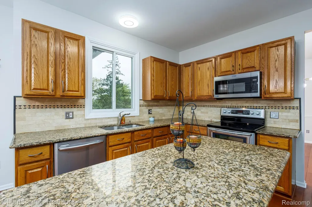 45498 Muirfield Drive Canton Charter Township MI 48188