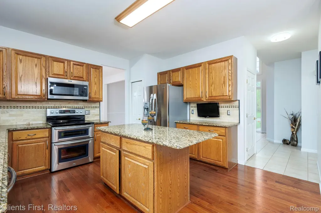 45498 Muirfield Drive Canton Charter Township MI 48188