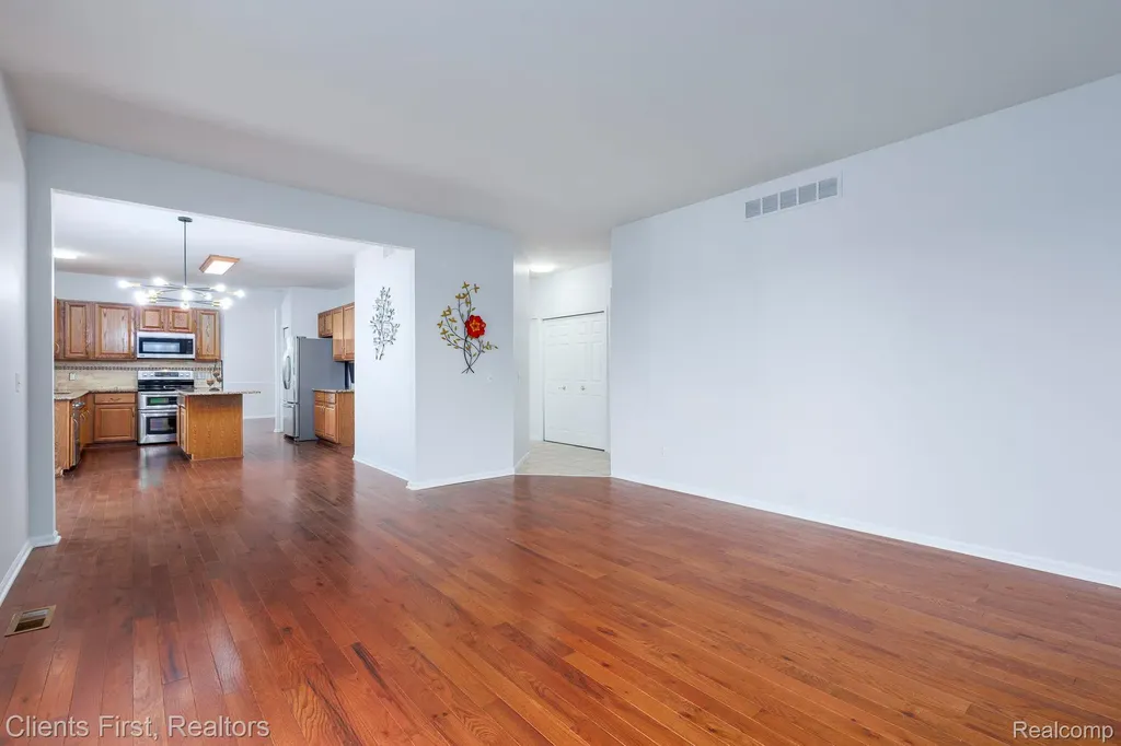 45498 Muirfield Drive Canton Charter Township MI 48188