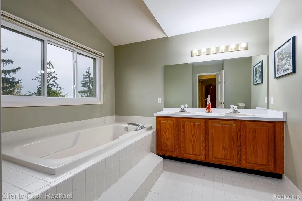 45498 Muirfield Drive Canton Charter Township MI 48188
