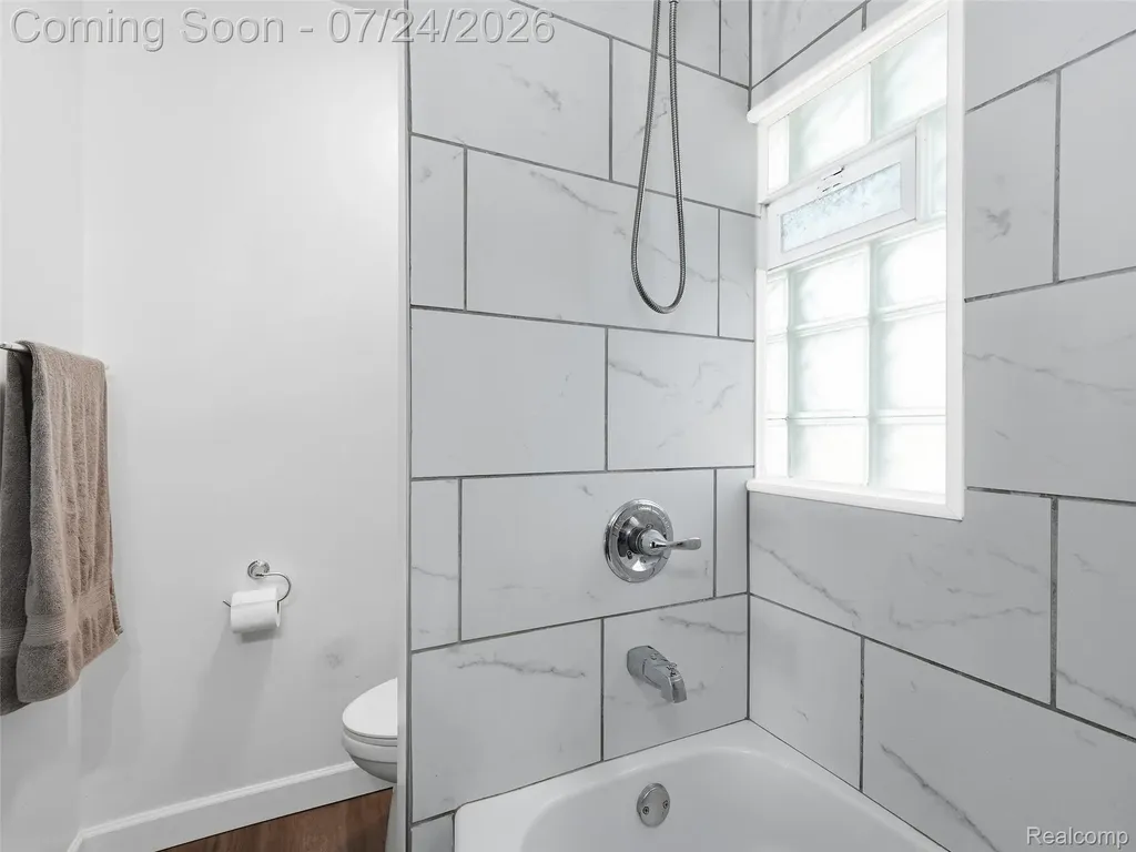27715 Park Court Madison Heights City MI 48071