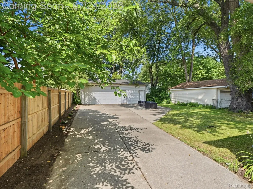 27715 Park Court Madison Heights City MI 48071