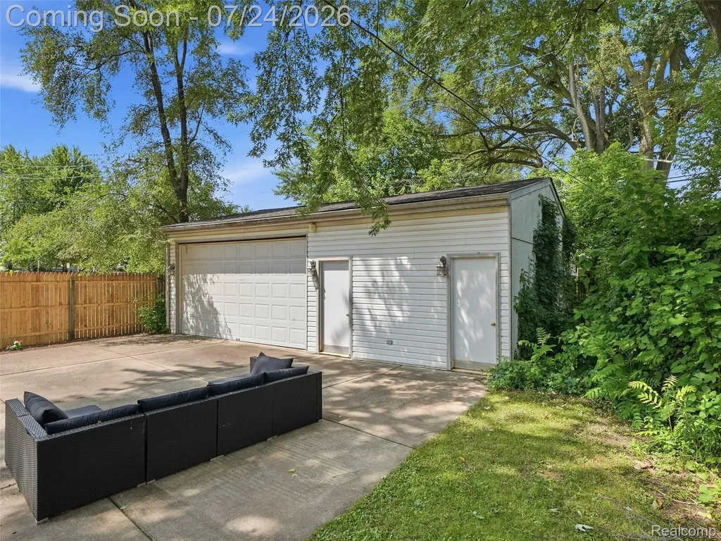 27715 Park Court Madison Heights City MI 48071