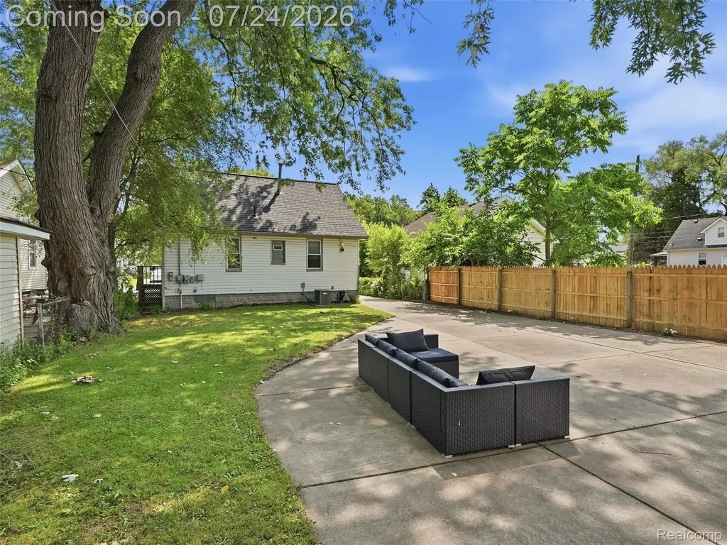 27715 Park Court Madison Heights City MI 48071