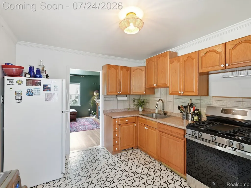 27715 Park Court Madison Heights City MI 48071