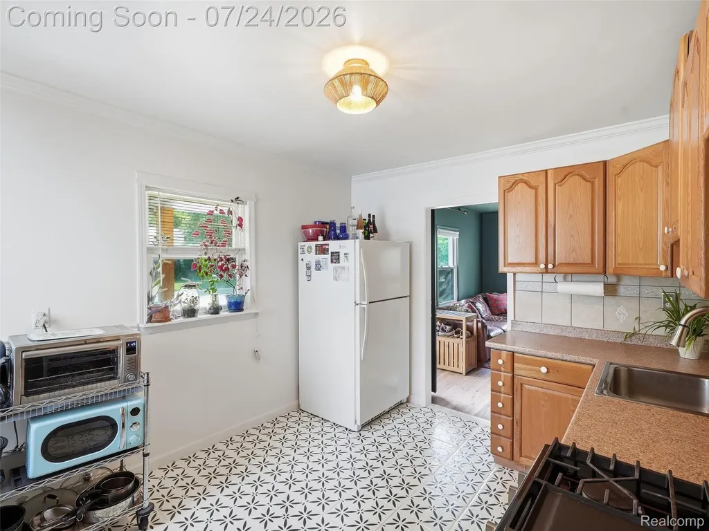 27715 Park Court Madison Heights City MI 48071