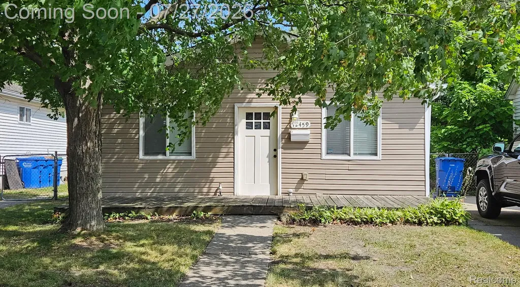 12459 Georgiana Avenue Warren City MI 48089
