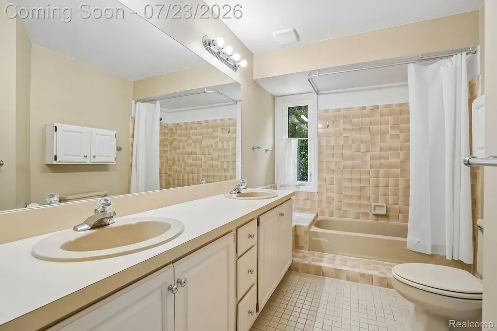 25900 Hunt Club Boulevard Farmington Hills City MI 48335