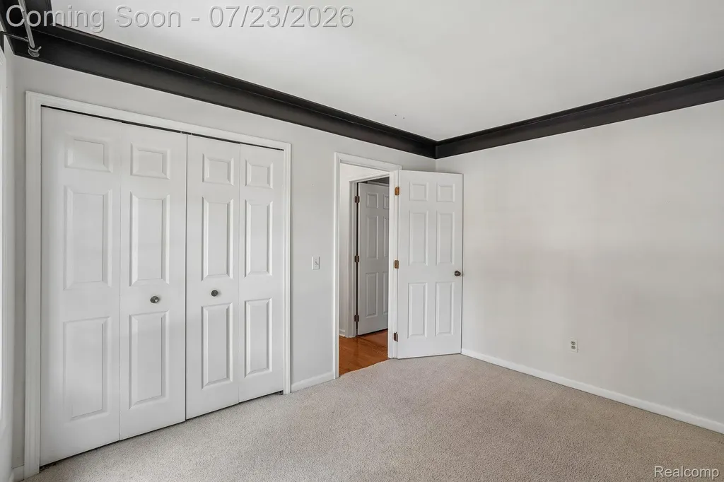 25900 Hunt Club Boulevard Farmington Hills City MI 48335