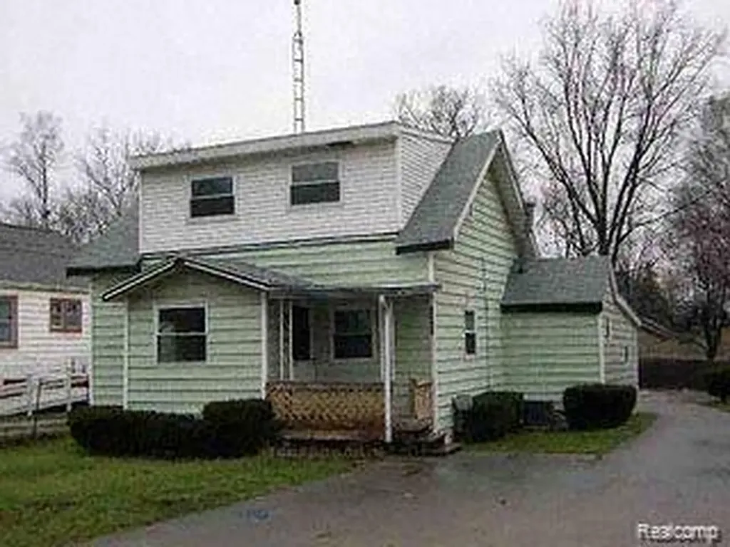 2151 Connell Street Burton City MI 48529