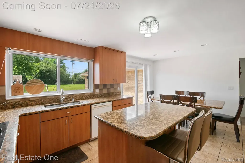 5510 Greenbriar Drive West Bloomfield Charter Township MI 48322