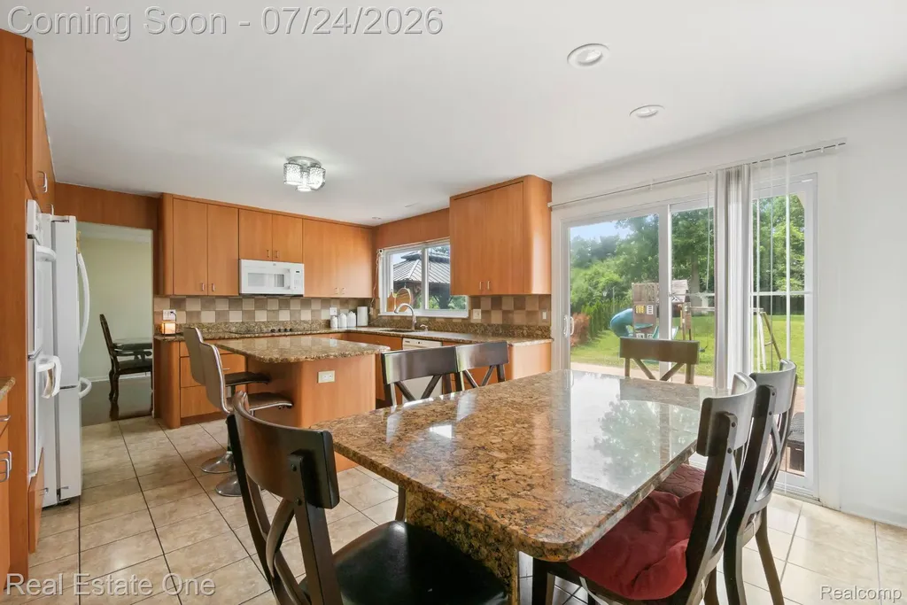 5510 Greenbriar Drive West Bloomfield Charter Township MI 48322