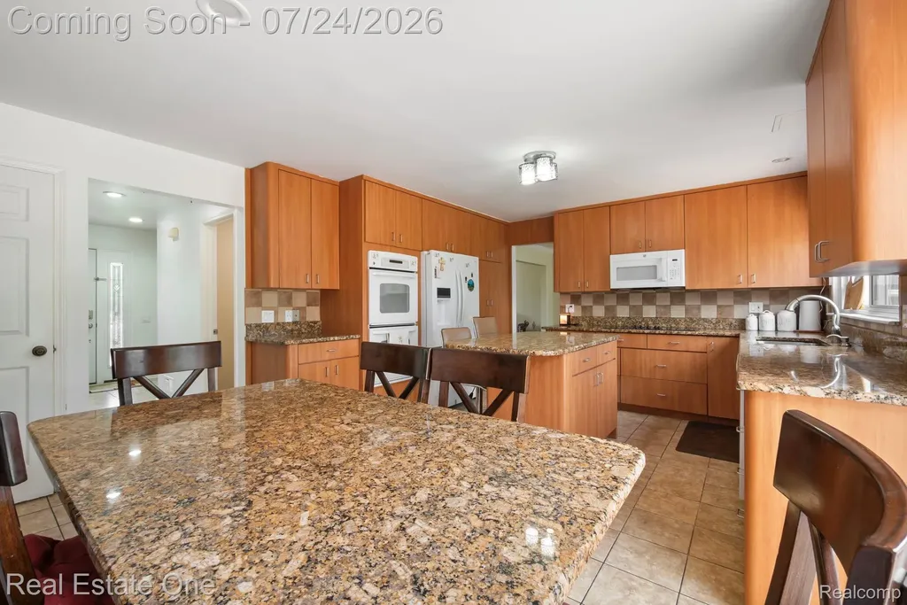 5510 Greenbriar Drive West Bloomfield Charter Township MI 48322