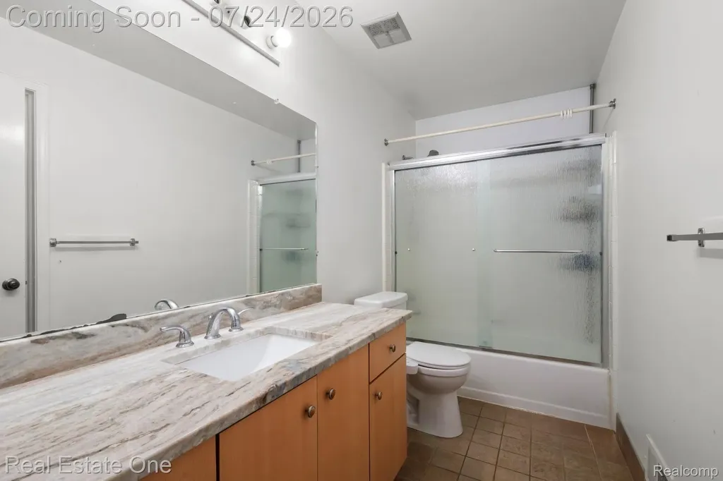 5510 Greenbriar Drive West Bloomfield Charter Township MI 48322