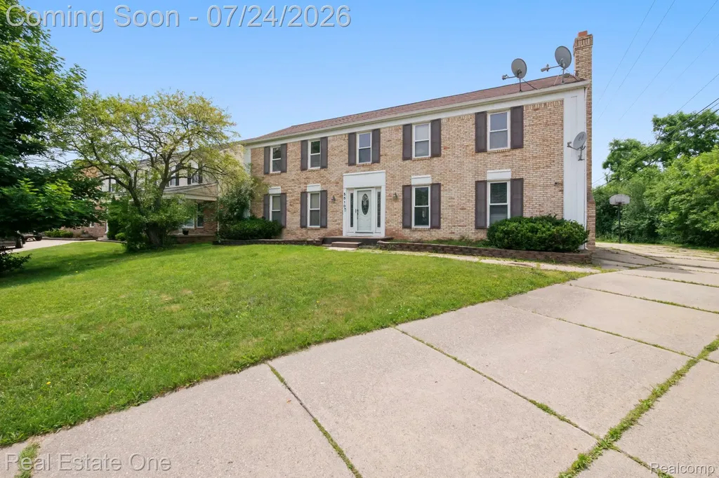 5510 Greenbriar Drive West Bloomfield Charter Township MI 48322