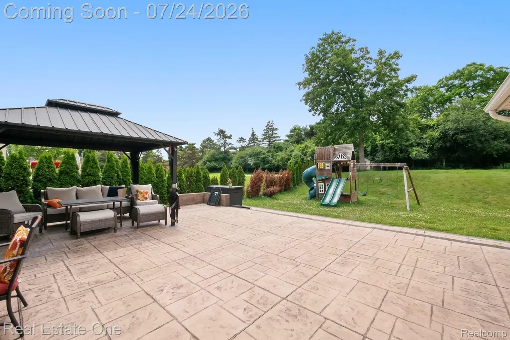 5510 Greenbriar Drive West Bloomfield Charter Township MI 48322