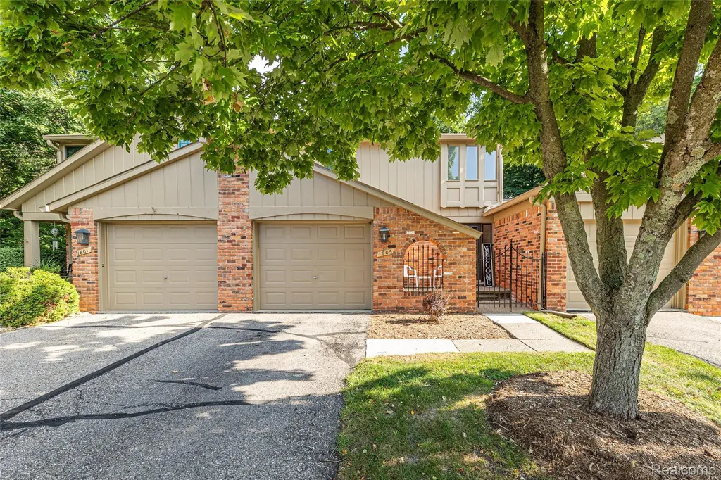1805 Van Hill Court Rochester Hills City MI 48309
