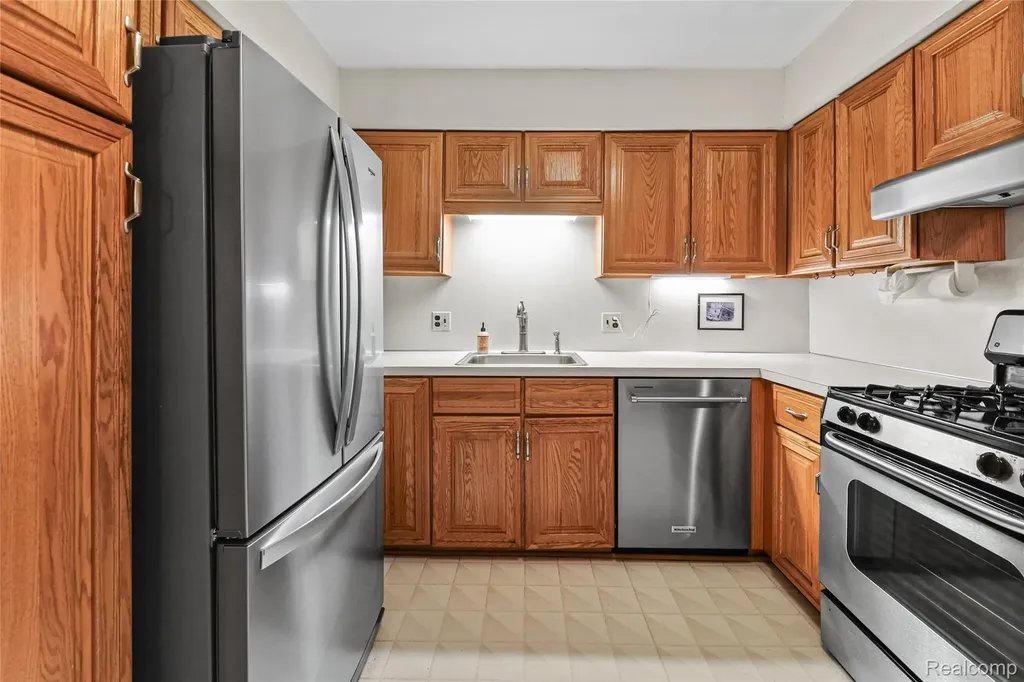 1805 Van Hill Court Rochester Hills City MI 48309