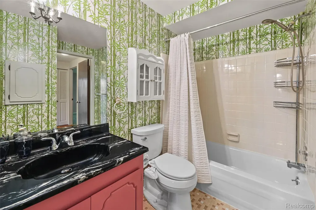 1805 Van Hill Court Rochester Hills City MI 48309