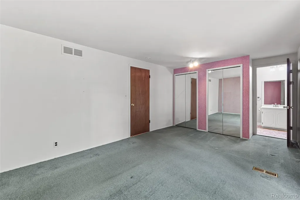 1805 Van Hill Court Rochester Hills City MI 48309