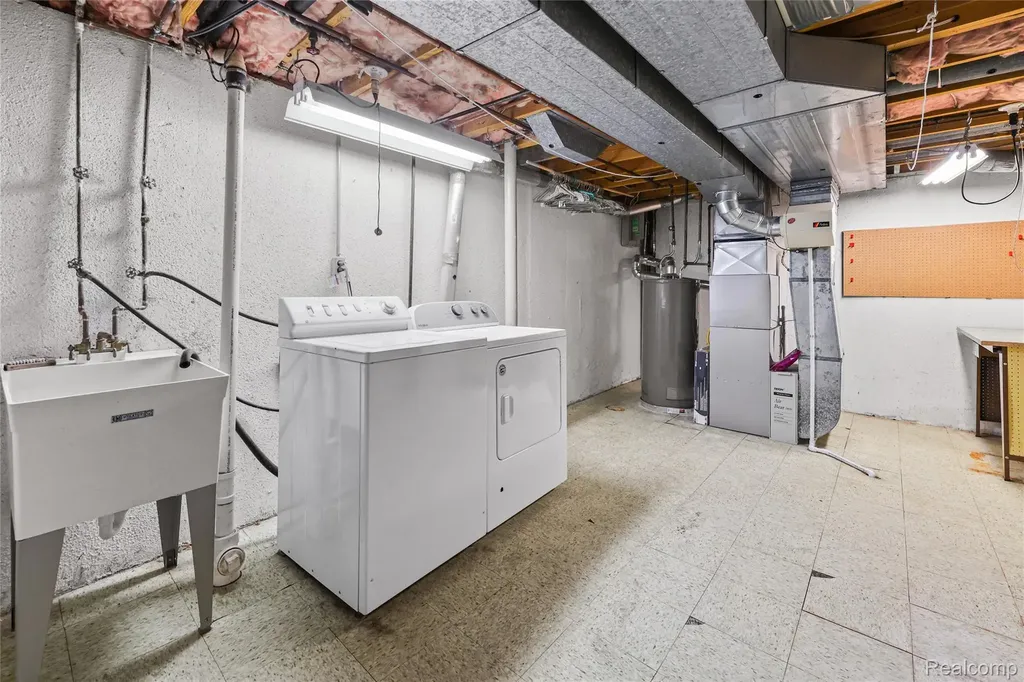 1805 Van Hill Court Rochester Hills City MI 48309