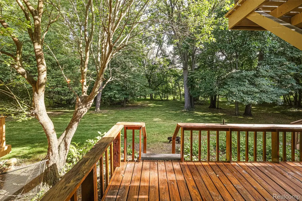 1805 Van Hill Court Rochester Hills City MI 48309