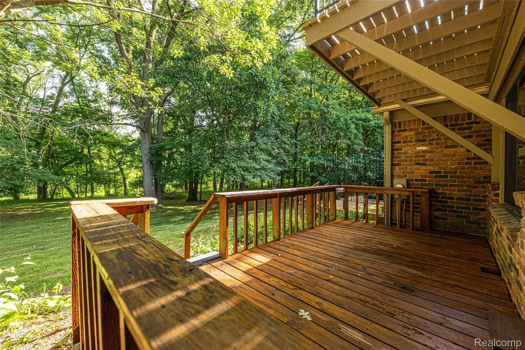 1805 Van Hill Court Rochester Hills City MI 48309