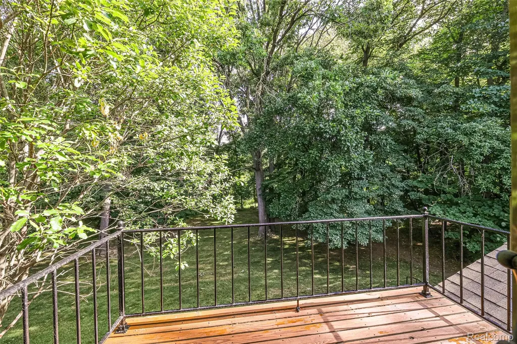 1805 Van Hill Court Rochester Hills City MI 48309