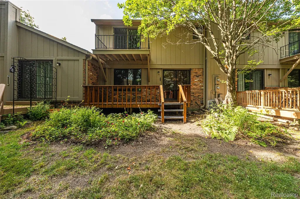 1805 Van Hill Court Rochester Hills City MI 48309