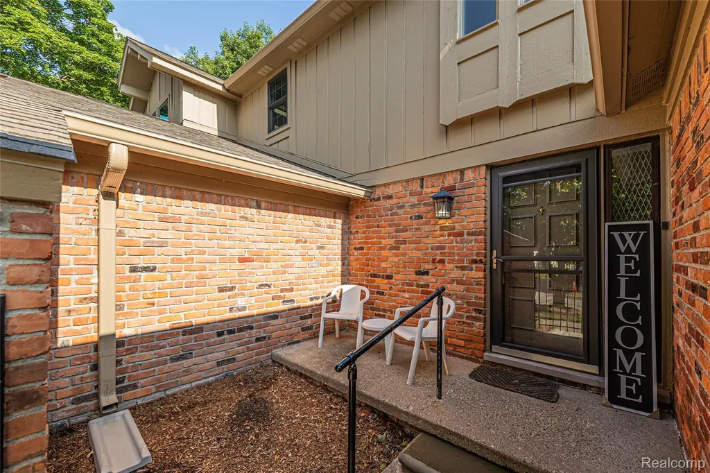 1805 Van Hill Court Rochester Hills City MI 48309