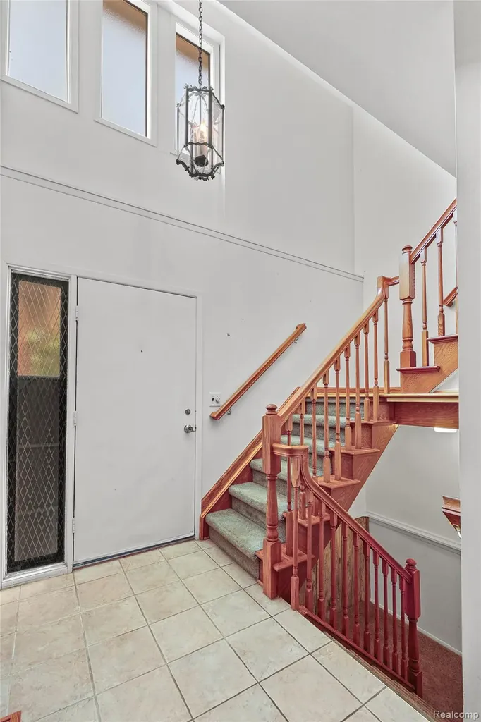 1805 Van Hill Court Rochester Hills City MI 48309