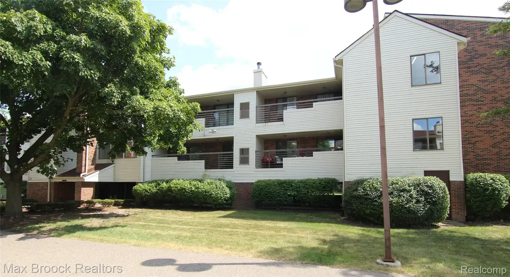 30594 Orchard Lake Road Farmington Hills City MI 48334