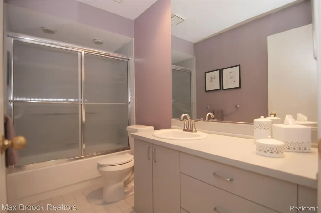 30594 Orchard Lake Road Farmington Hills City MI 48334