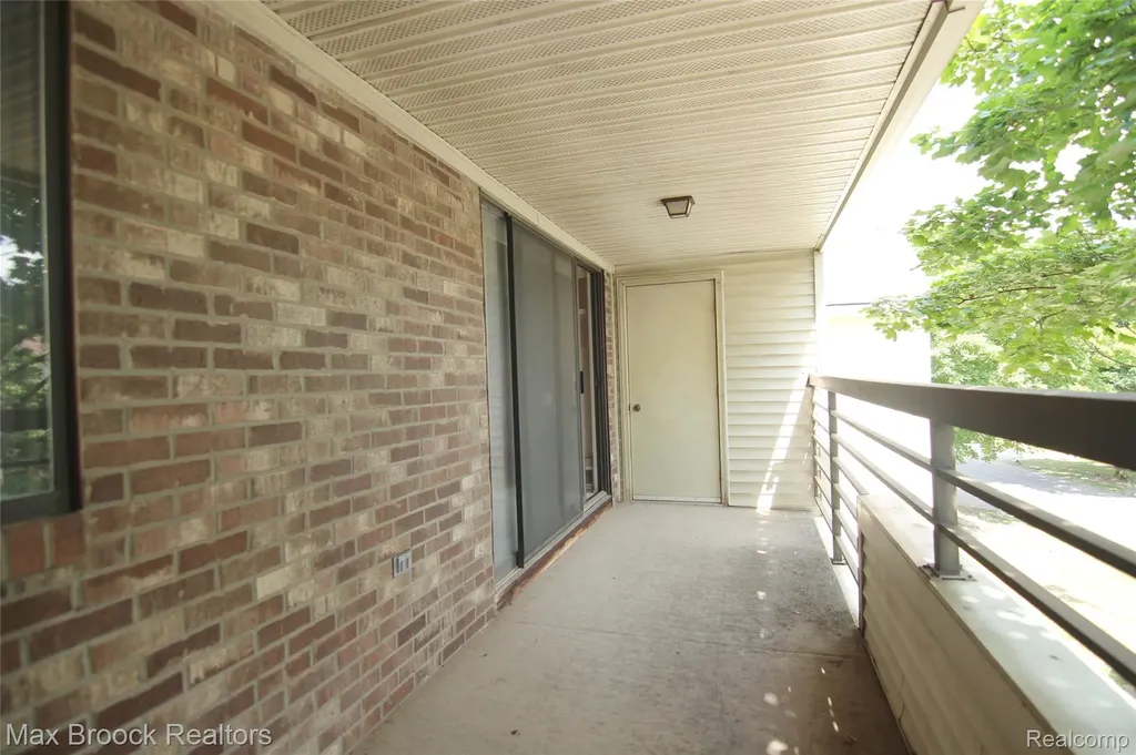 30594 Orchard Lake Road Farmington Hills City MI 48334