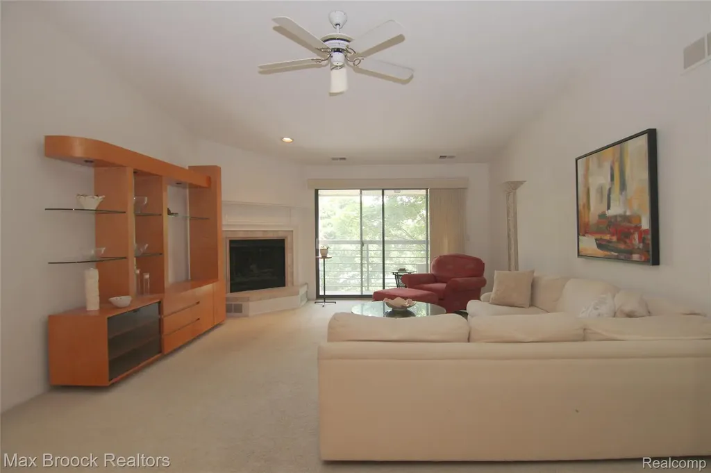 30594 Orchard Lake Road Farmington Hills City MI 48334