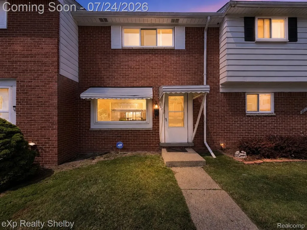 20115 Merle Court Clinton Charter Township MI 48035