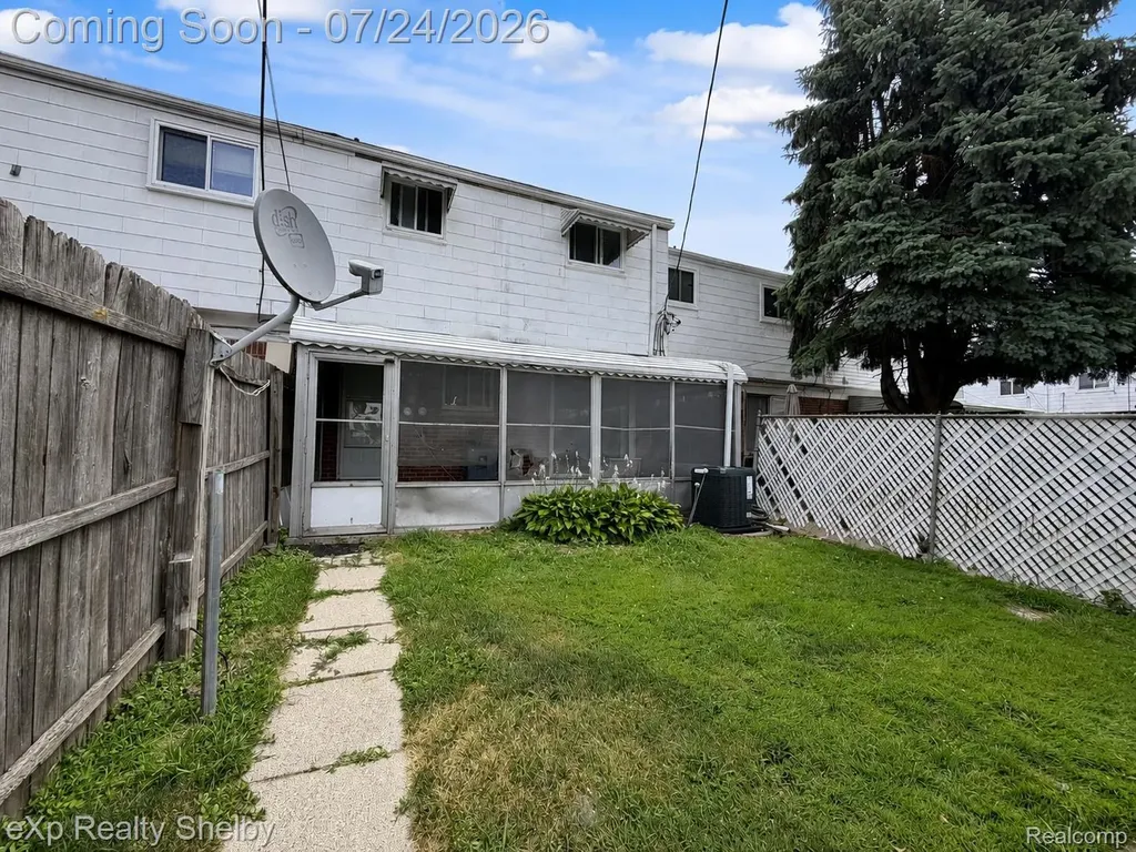 20115 Merle Court Clinton Charter Township MI 48035