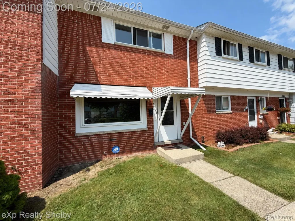 20115 Merle Court Clinton Charter Township MI 48035