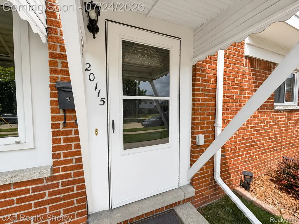 20115 Merle Court Clinton Charter Township MI 48035