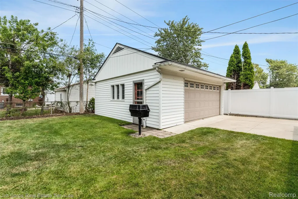 21713 Sunnyside Street St. Clair Shores City MI 48080