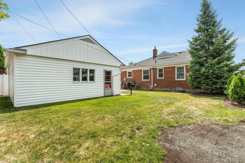 21713 Sunnyside Street St. Clair Shores City MI 48080