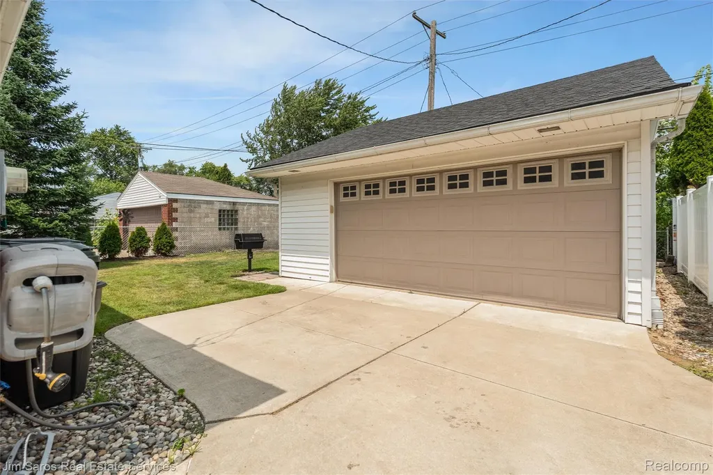 21713 Sunnyside Street St. Clair Shores City MI 48080