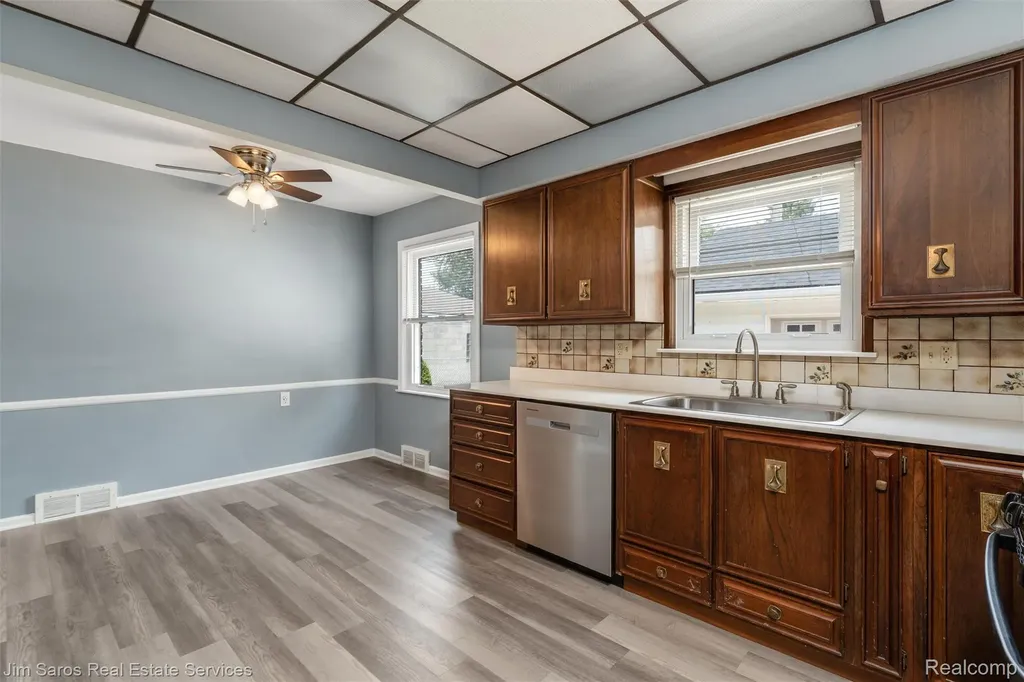21713 Sunnyside Street St. Clair Shores City MI 48080