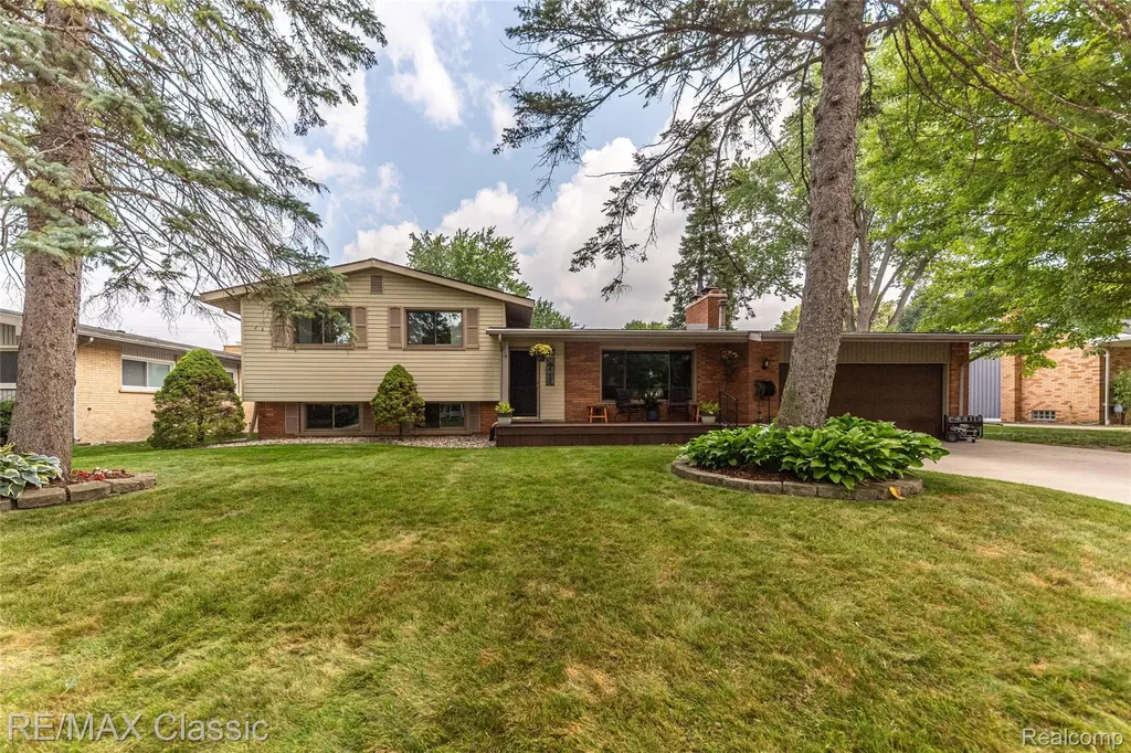 42150 Lakeland Court Plymouth Charter Township MI 48170