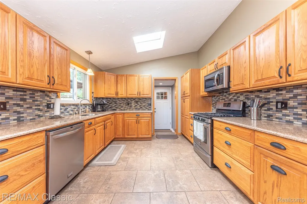 42150 Lakeland Court Plymouth Charter Township MI 48170