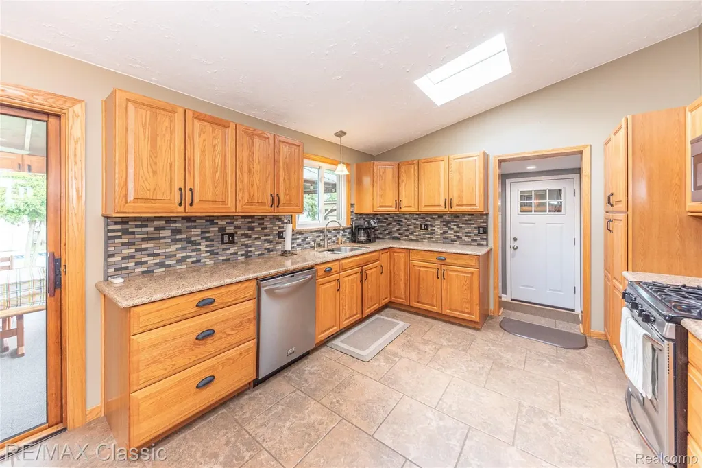 42150 Lakeland Court Plymouth Charter Township MI 48170