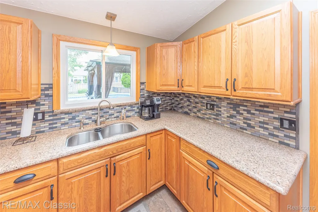 42150 Lakeland Court Plymouth Charter Township MI 48170